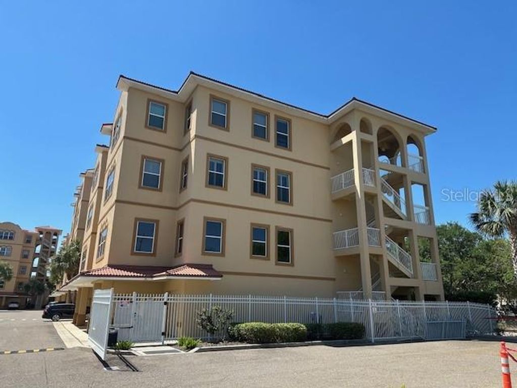 606 WELLS COURT 302, Clearwater, FL 33756