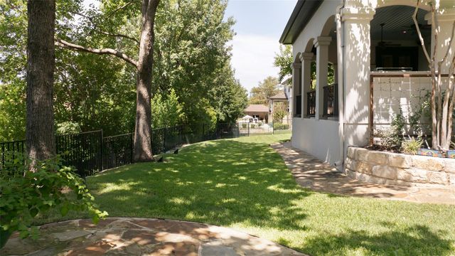 110 Golden Bear DR, Austin, TX 78738