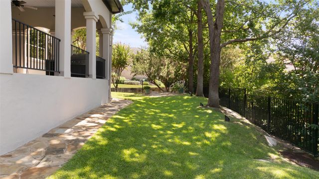 110 Golden Bear DR, Austin, TX 78738