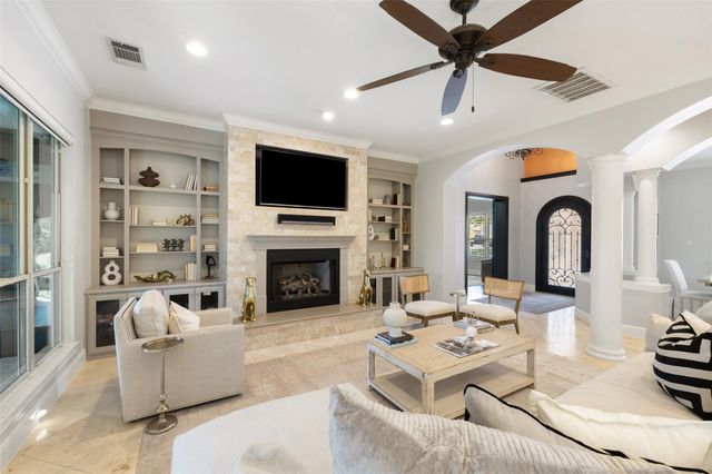 110 Golden Bear DR, Austin, TX 78738