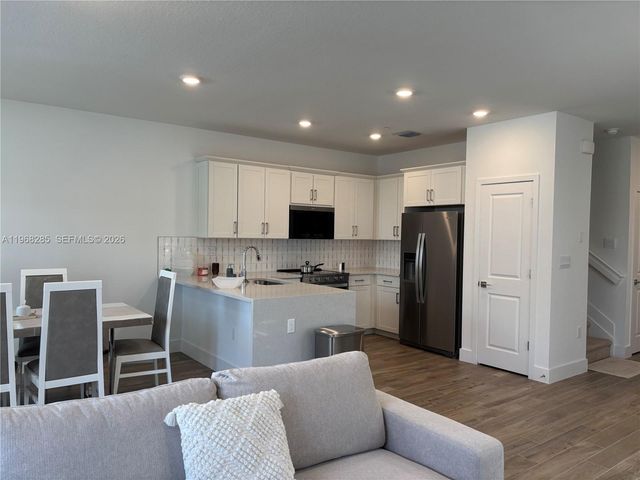 146 SW 170th Ave 146, Pembroke Pines, FL 33027