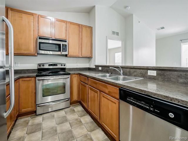 245 Wright Street, Wixom, MI 48393