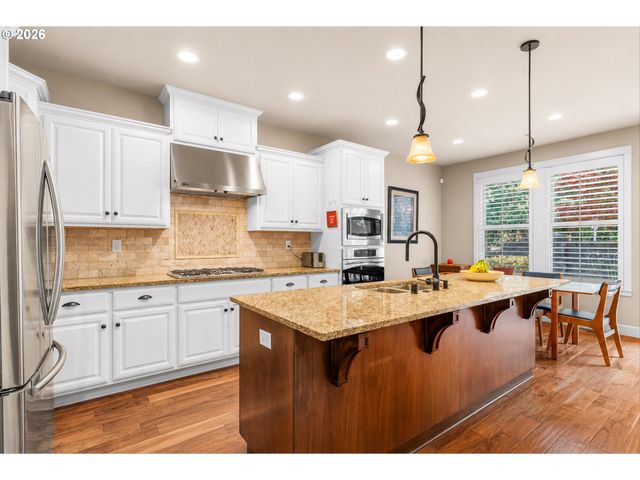 16850 Sw LEDGESTONE Dr, Beaverton, OR 97007