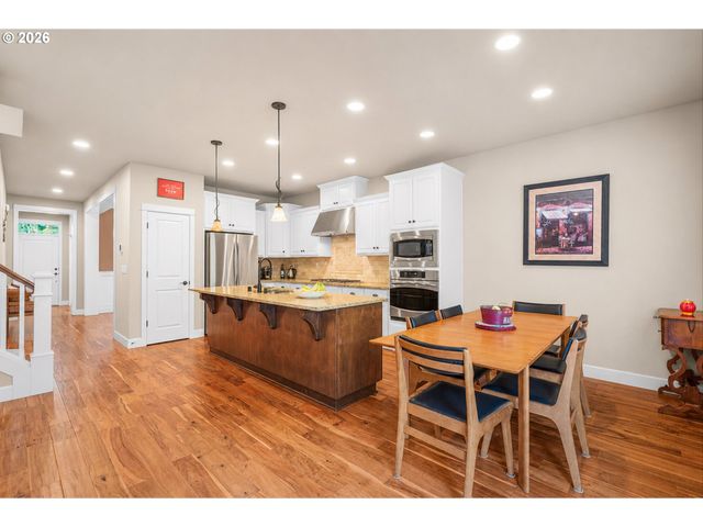 16850 Sw LEDGESTONE Dr, Beaverton, OR 97007