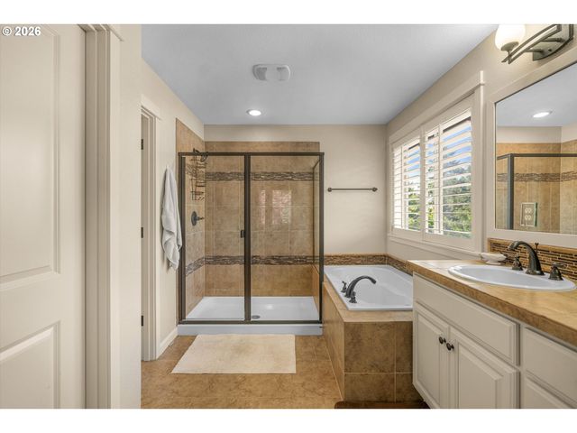 16850 Sw LEDGESTONE Dr, Beaverton, OR 97007