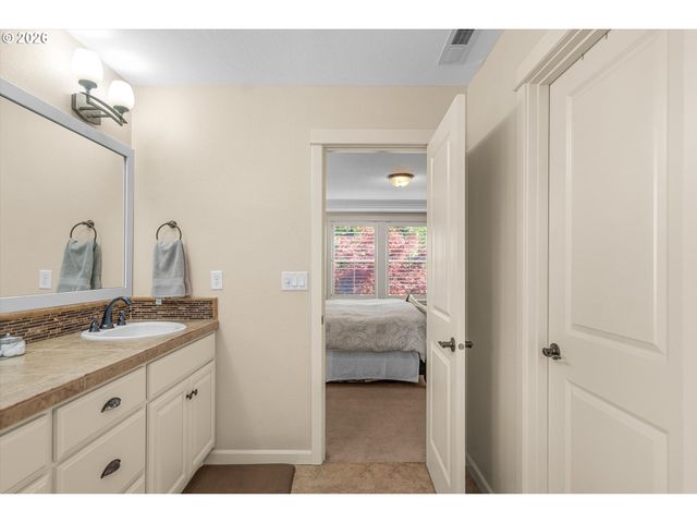 16850 Sw LEDGESTONE Dr, Beaverton, OR 97007