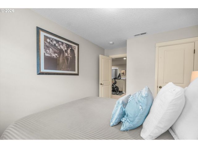 16850 Sw LEDGESTONE Dr, Beaverton, OR 97007