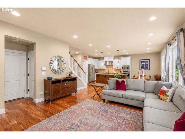 16850 Sw LEDGESTONE Dr, Beaverton, OR 97007