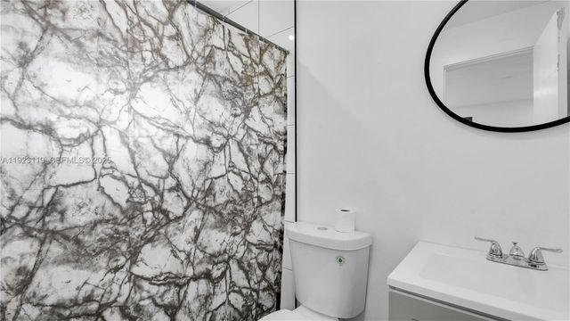 32 SW 9th St 2, Hallandale Beach, FL 33009