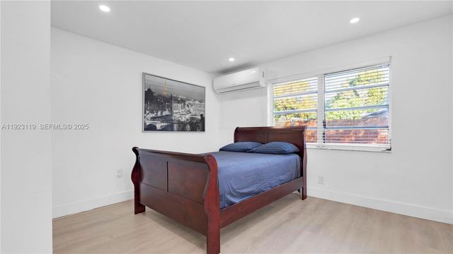 32 SW 9th St 2, Hallandale Beach, FL 33009