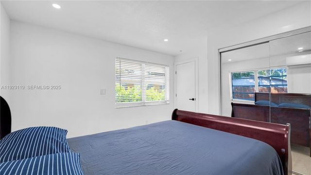 32 SW 9th St 2, Hallandale Beach, FL 33009