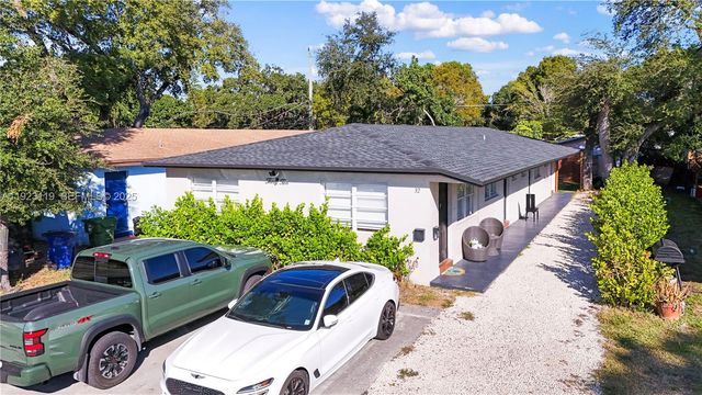32 SW 9th St 2, Hallandale Beach, FL 33009