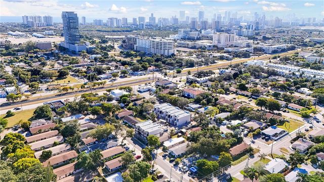 32 SW 9th St 2, Hallandale Beach, FL 33009