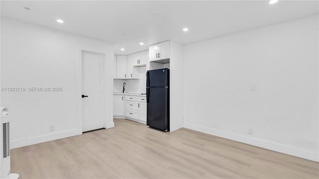 32 SW 9th St 2, Hallandale Beach, FL 33009