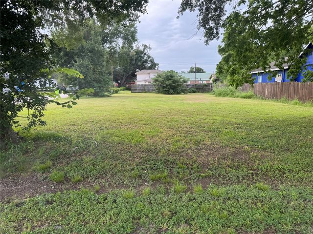 512 and 514 Travis Street, Richmond, TX 77469