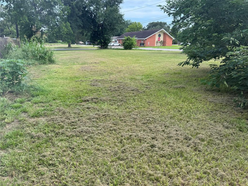 Image 2 of property listing at 512 and 514 Travis Street, Richmond, TX 77469