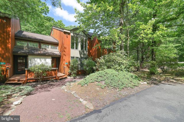 50 Doe Run 50, Lake Harmony, PA 18624