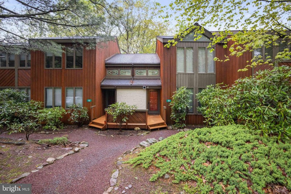 50 Doe Run 50, Lake Harmony, PA 18624
