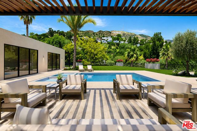2445 El Contento Drive, Los Angeles, CA 90068
