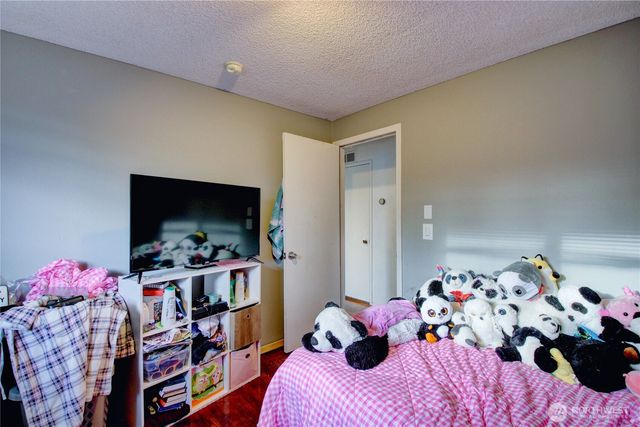 388 NW 11th Court, Oak Harbor, WA 98277