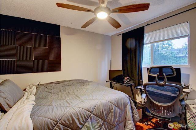 388 NW 11th Court, Oak Harbor, WA 98277