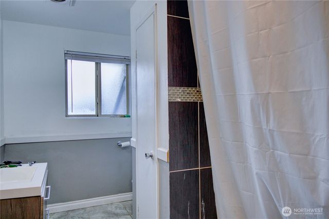 388 NW 11th Court, Oak Harbor, WA 98277