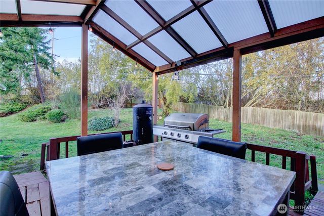 388 NW 11th Court, Oak Harbor, WA 98277