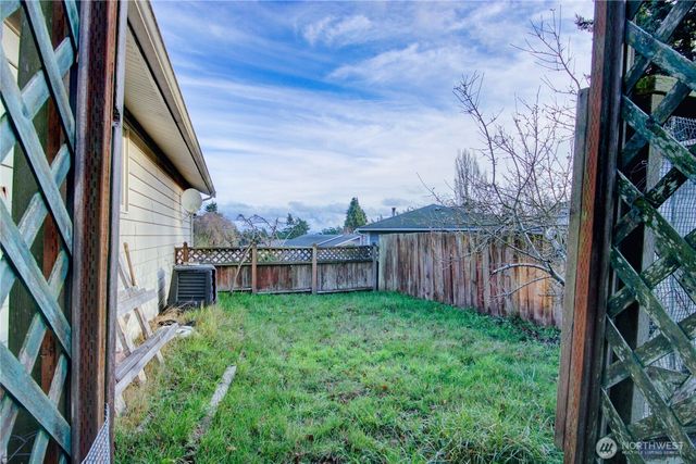 388 NW 11th Court, Oak Harbor, WA 98277