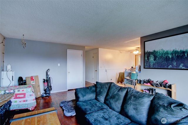 388 NW 11th Court, Oak Harbor, WA 98277