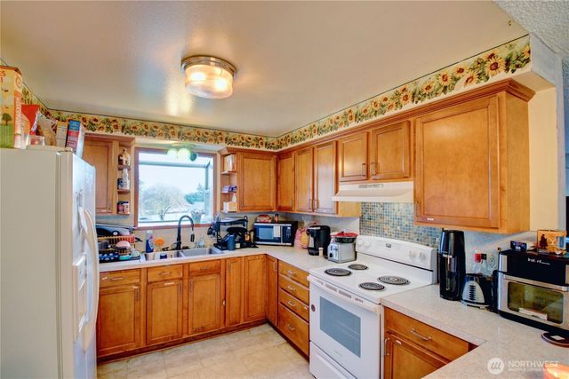 388 NW 11th Court, Oak Harbor, WA 98277