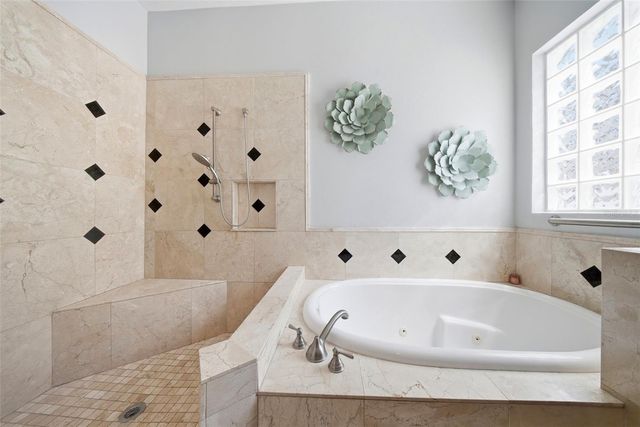 234 36TH AVENUE NE, St Petersburg, FL 33704