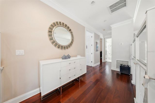 234 36TH AVENUE NE, St Petersburg, FL 33704