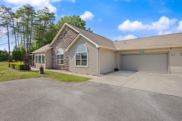 413 Deer Lake Place, Bronston, KY 42518