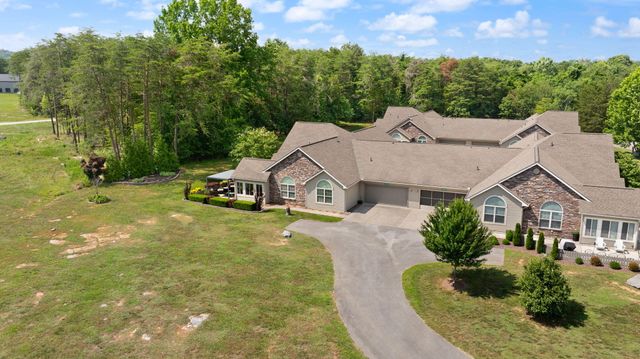 413 Deer Lake Place, Bronston, KY 42518