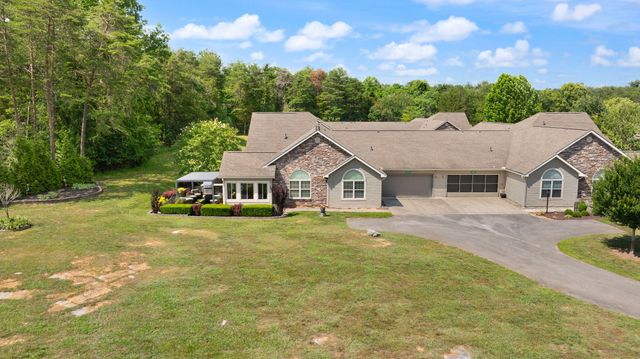 413 Deer Lake Place, Bronston, KY 42518