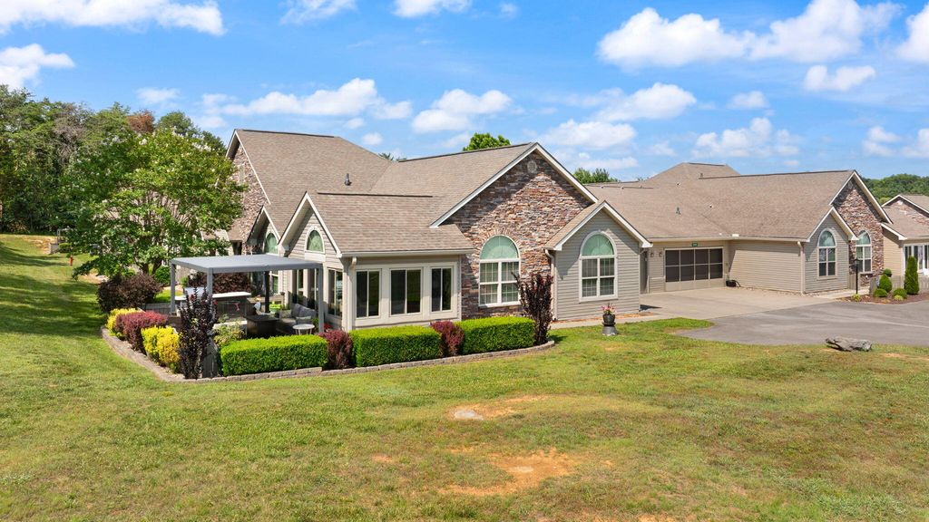 413 Deer Lake Place, Bronston, KY 42518
