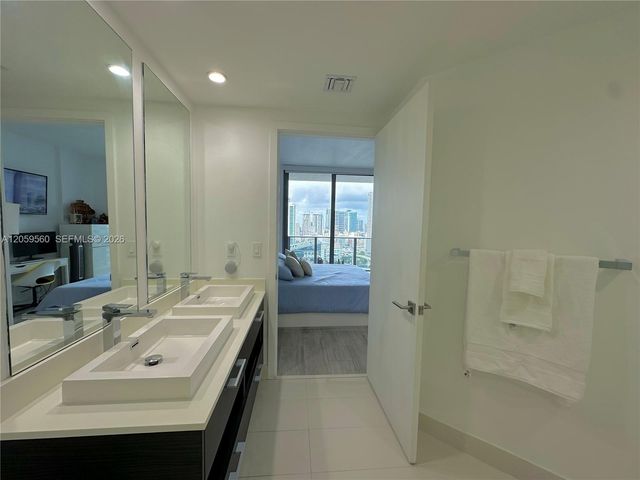45 SW 9th St 2501, Miami, FL 33130