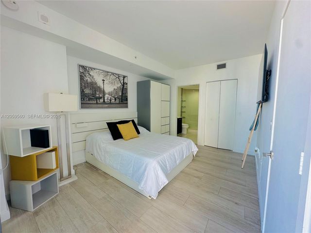 45 SW 9th St 2501, Miami, FL 33130