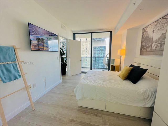 45 SW 9th St 2501, Miami, FL 33130