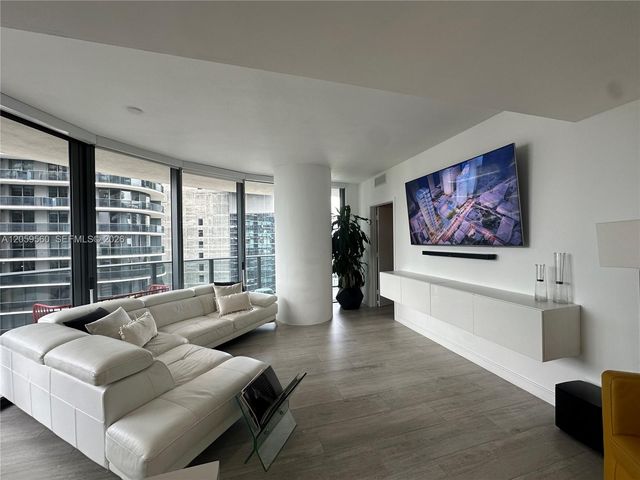 45 SW 9th St 2501, Miami, FL 33130