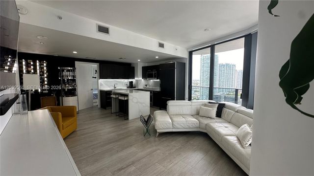 45 SW 9th St 2501, Miami, FL 33130