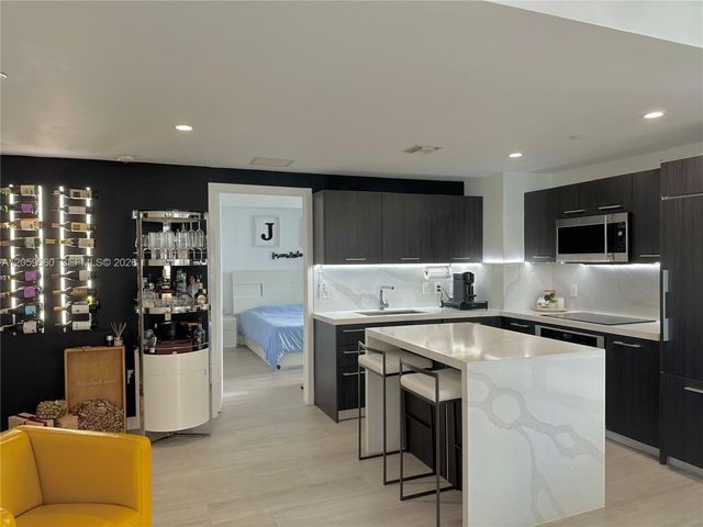 45 SW 9th St 2501, Miami, FL 33130