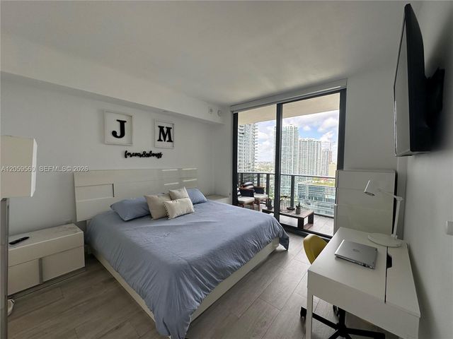 45 SW 9th St 2501, Miami, FL 33130