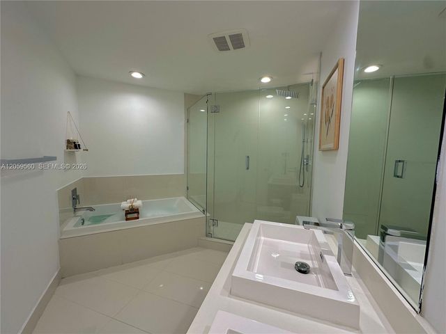 45 SW 9th St 2501, Miami, FL 33130