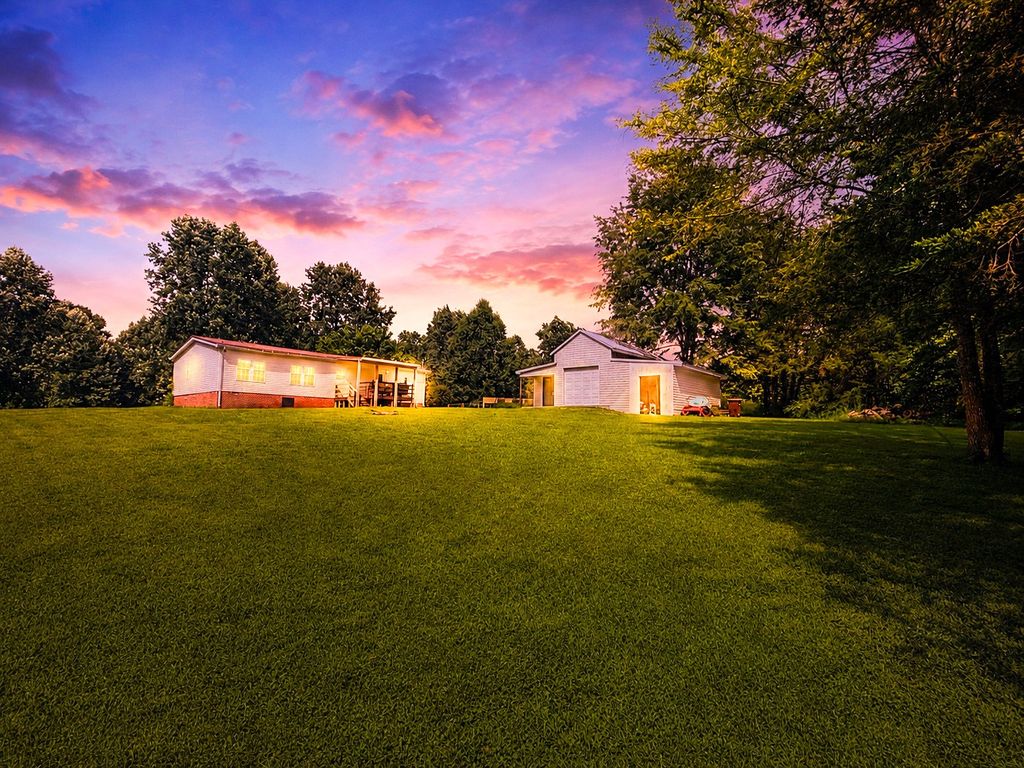 1818 Groveland Ridge Rd, Columbia, TN 38401