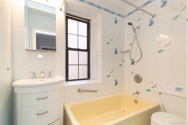 188 Garth Road 1W, Scarsdale, NY 10583