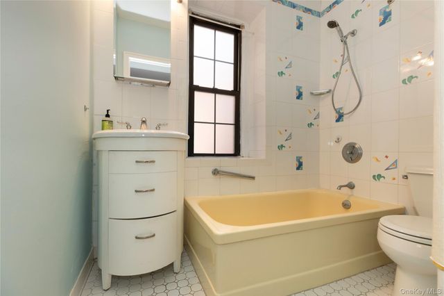 188 Garth Road 1W, Scarsdale, NY 10583