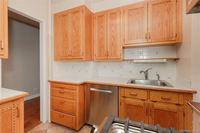 188 Garth Road 1W, Scarsdale, NY 10583