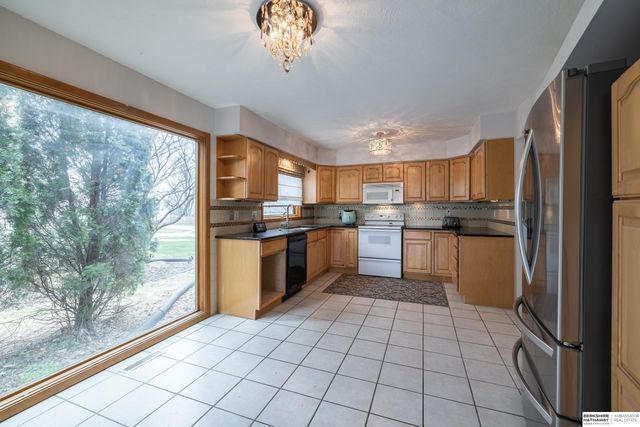 723 S 153rd Circle, Omaha, NE 68154