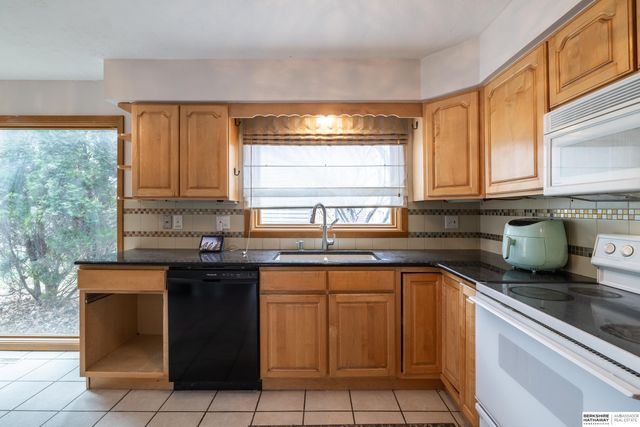 723 S 153rd Circle, Omaha, NE 68154